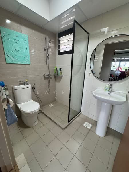 132B Canberra View, 132B Canberra View, 3 Bedrooms, 990 sqft, HDB Flat For Sale, by Stewart Ong K S, 500121262 - Bathroom - PropertyGuru.com.sg
