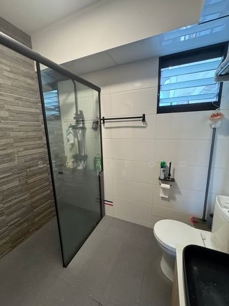 132B Canberra View, 132B Canberra View, 3 Bedrooms, 990 sqft, HDB Flat For Sale, by Stewart Ong K S, 500121262 - Bathroom - PropertyGuru.com.sg