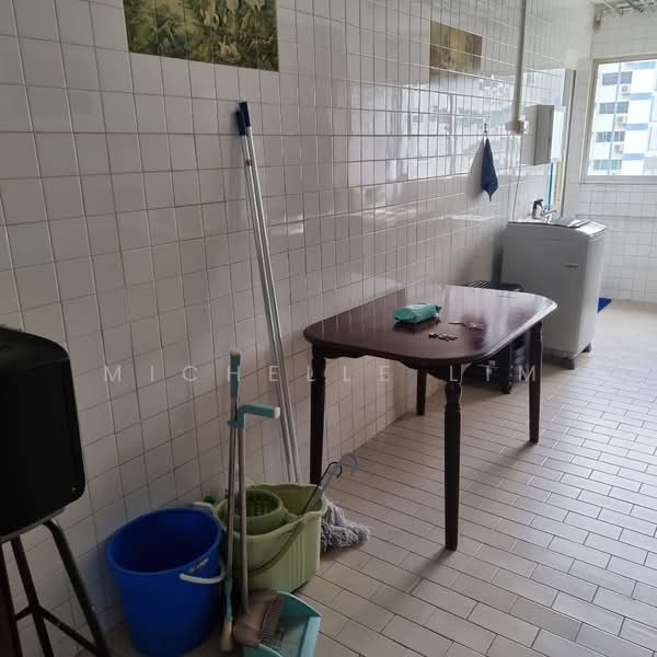 348 Bukit Batok Street 34, 348 Bukit Batok Street 34, 3 Bedrooms, 904 sqft, HDB Flat For Rent, by Michelle Lim, 500121274 - Kitchen - PropertyGuru.com.sg