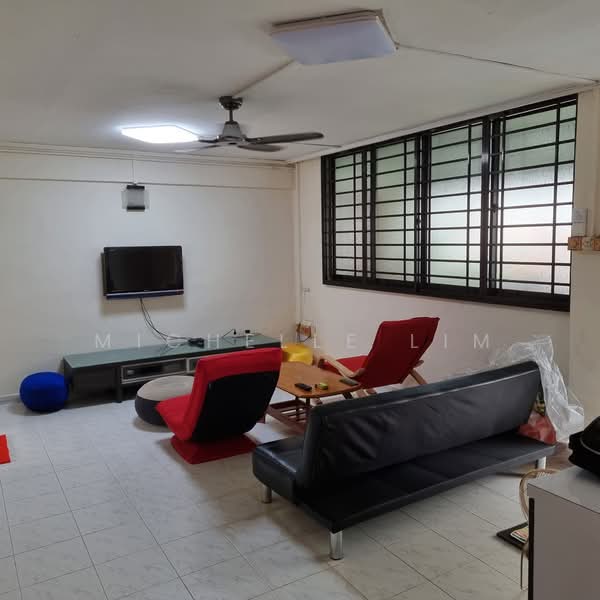 348 Bukit Batok Street 34, 348 Bukit Batok Street 34, 3 Bedrooms, 904 sqft, HDB Flat For Rent, by Michelle Lim, 500121274 - Living Room - PropertyGuru.com.sg