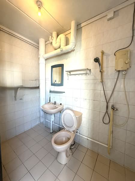 748 Woodlands Circle, 748 Woodlands Circle, 3 Bedrooms, 1,108 sqft, HDB Flat For Sale, by Janet Chew, 500121276 - Bathroom - PropertyGuru.com.sg