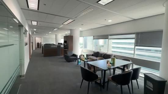 Gateway East, 152 Beach Road, 2,240 sqft, Office For Rent, by Preston Tan, 500121279 - CommercialGuru.com.sg