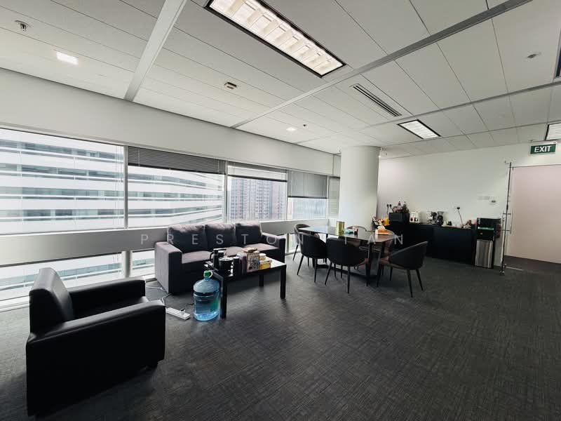 Gateway East, 152 Beach Road, 2,240 sqft, Office For Rent, by Preston Tan, 500121279 - Living Room - CommercialGuru.com.sg