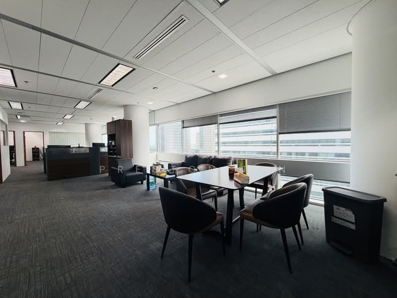 Gateway East, 152 Beach Road, 2,240 sqft, Office For Rent, by Preston Tan, 500121279 - Living Room - CommercialGuru.com.sg
