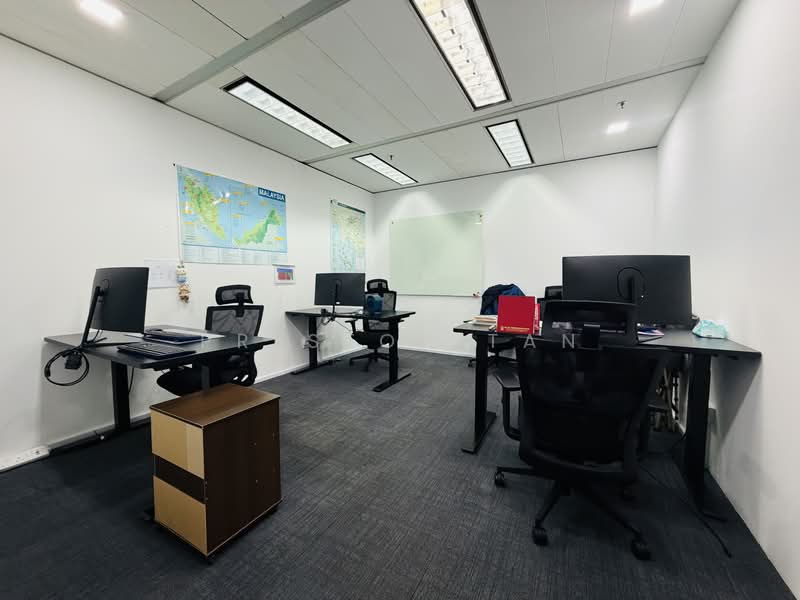 Gateway East, 152 Beach Road, 2,240 sqft, Office For Rent, by Preston Tan, 500121279 - Study - CommercialGuru.com.sg