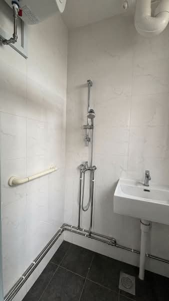 844 Yishun Street 81, 844 Yishun Street 81, 3 Bedrooms, 1,119 sqft, HDB Flat For Sale, by Clarissa Jong, 500121280 - Bathroom - PropertyGuru.com.sg