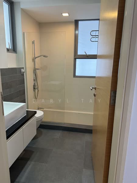 The Verve, 23 Jalan Rajah Road, 2 Bedrooms, 818 sqft, Condominium For Sale, by Daryl Tay, 500121303 - Master Bathroom - PropertyGuru.com.sg