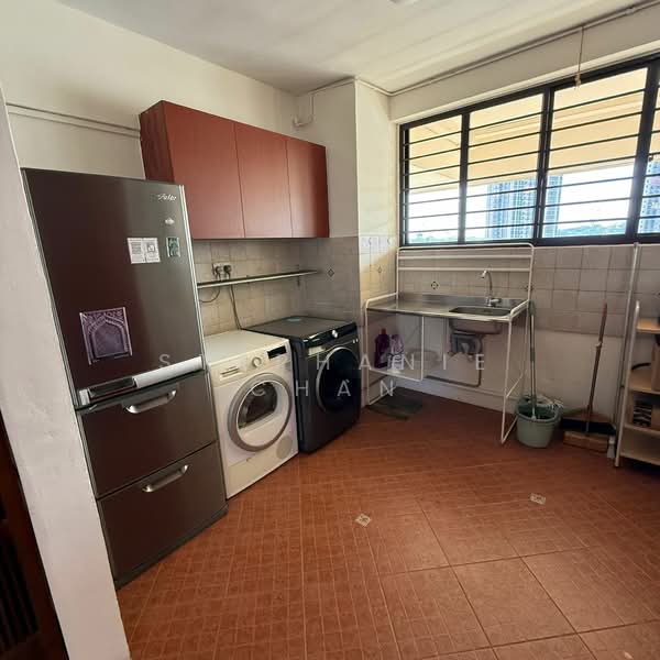 Pine Grove, 1P Pine Grove, Room Rental, 180 sqft, Condominium For Rent, by Stephanie Chan, 500121308 - Kitchen and Laundry - PropertyGuru.com.sg