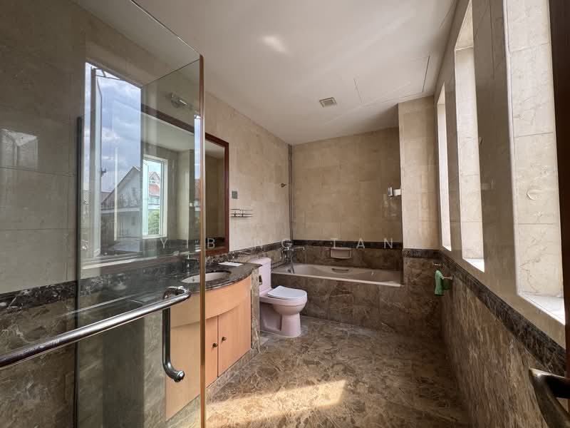 Rarely available, Cul-de-sac Corner Terrace, 3 storeys, huge car porch, bright & airy, , 5 Bedrooms, 3,552 sqft, Corner Terrace For Sale, by Yibing Tan, 500121311 - Bathroom - PropertyGuru.com.sg