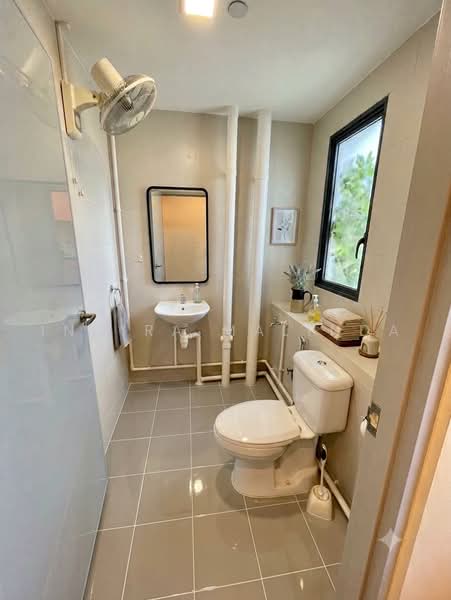 Zervex, 8 Ubi Road 2, Eunos / Geylang / Paya Lebar, 1,130 sqft, Light Industrial (B1) For Rent, by Indira Malinda, 500121312 - Bathroom - CommercialGuru.com.sg