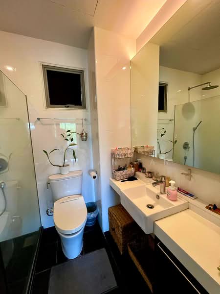 Nineteen Shelford, 19 Shelford Road, 2 Bedrooms, 915 sqft, Condominium For Sale, by Adrian Tan, 500121315 - Bathroom - PropertyGuru.com.sg