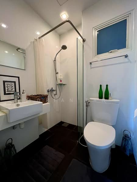 Nineteen Shelford, 19 Shelford Road, 2 Bedrooms, 915 sqft, Condominium For Sale, by Adrian Tan, 500121315 - Bathroom - PropertyGuru.com.sg