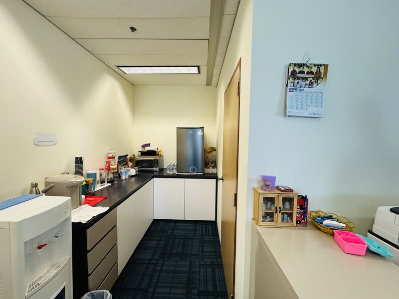 Gateway East, 152 Beach Road, 1,942 sqft, Office For Rent, by Preston Tan, 500121317 - Kitchen - CommercialGuru.com.sg