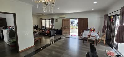 For Sale - 3 Story FH Corner Terrace, 5 Min walk to Kovan MRT. 1% Comm to Cobroke.