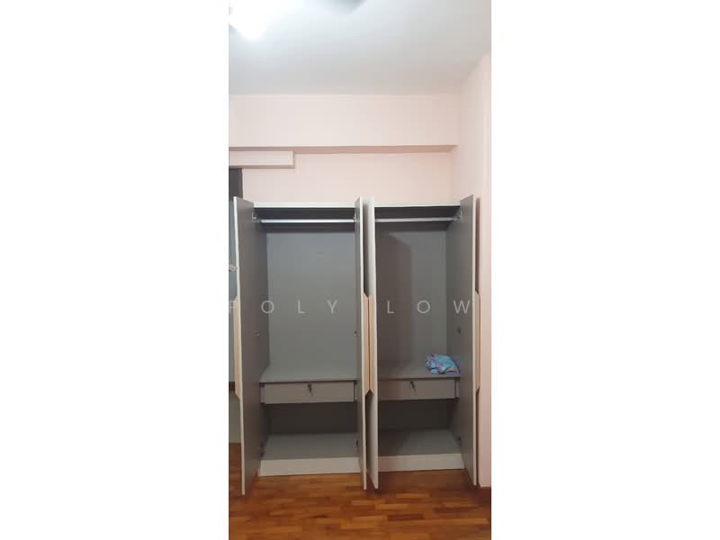 637B Punggol Drive, 637B Punggol Drive, 3 Bedrooms, 968 sqft, HDB Flat For Rent, by Poly Low, 500121336 - Wardrobe interior (bedroom) - PropertyGuru.com.sg