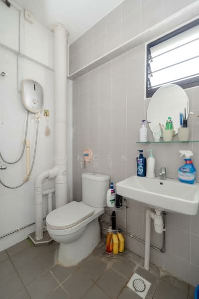 178 Woodlands Street 13, 178 Woodlands Street 13, 3 Bedrooms, 1,302 sqft, HDB Flat For Sale, by Vincent Tay, 500121346 - Bathroom - PropertyGuru.com.sg