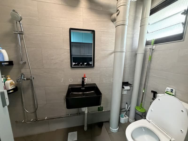 274B Jurong West Street 25, 274B Jurong West Street 25, 4 Bedrooms, 1,356 sqft, HDB Flat For Sale, by John Lee, 500121350 - Bathroom - PropertyGuru.com.sg