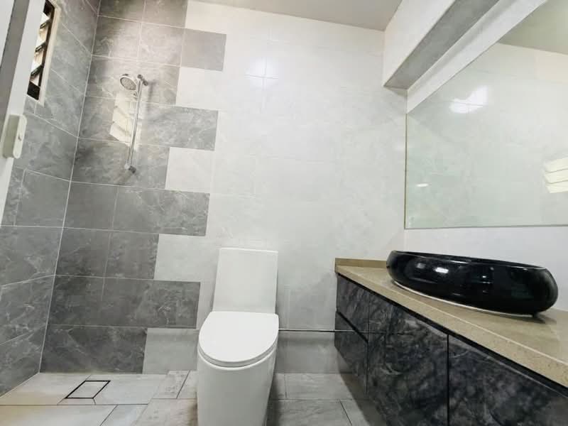 274B Jurong West Street 25, 274B Jurong West Street 25, 4 Bedrooms, 1,356 sqft, HDB Flat For Sale, by John Lee, 500121350 - Bathroom - PropertyGuru.com.sg