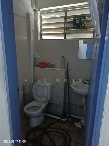 Excalibur Centre, 71 Ubi Crescent, 2,573 sqft, Light Industrial (B1) For Sale, by Alex Wong, 500121358 - Bathroom - CommercialGuru.com.sg