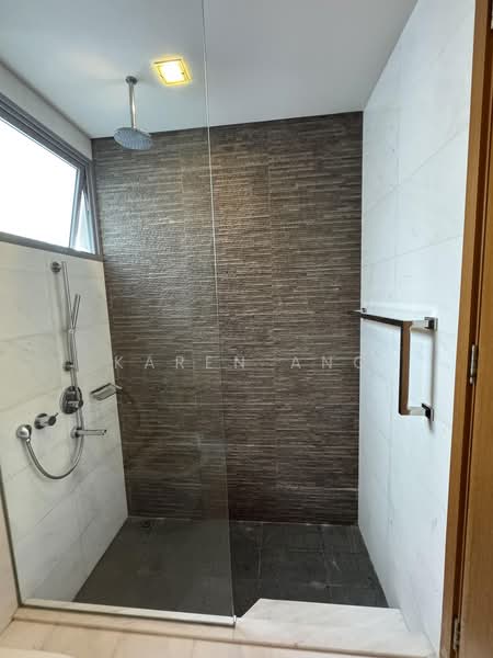 Vista Residences, 28 Jalan Datoh, 3 Bedrooms, 1,173 sqft, Condominium For Rent, by Karen Ang, 500121366 - Master Bathroom sunken bath - PropertyGuru.com.sg