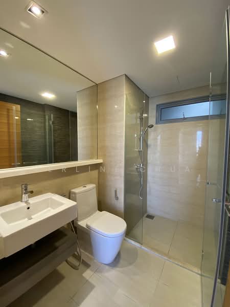 Woodhaven, 71 Woodgrove Avenue, 3 Bedrooms, 1,173 sqft, Condominium For Sale, by Perline Chua, 500121371 - Bathroom - PropertyGuru.com.sg