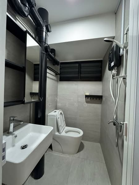 476 Ang Mo Kio Avenue 10, 476 Ang Mo Kio Avenue 10, 2 Bedrooms, 721 sqft, HDB Flat For Sale, by Alvin Lim Yi Cheng, 500121380 - Bathroom - PropertyGuru.com.sg