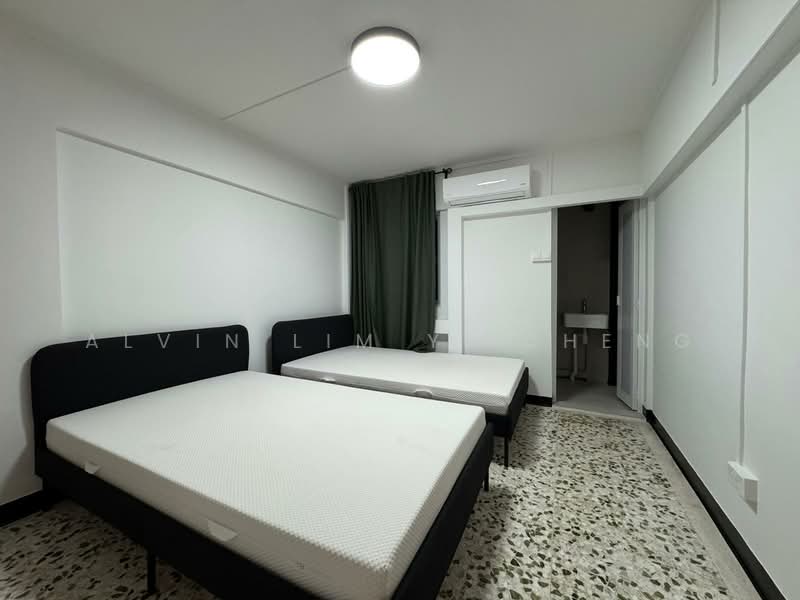 476 Ang Mo Kio Avenue 10, 476 Ang Mo Kio Avenue 10, 2 Bedrooms, 721 sqft, HDB Flat For Sale, by Alvin Lim Yi Cheng, 500121380 - Bedroom - PropertyGuru.com.sg