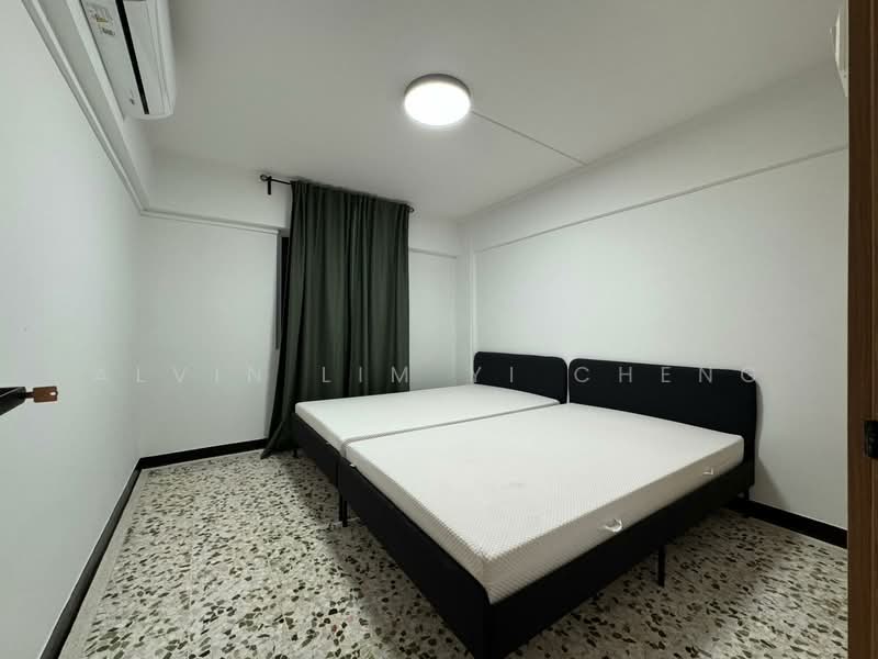 476 Ang Mo Kio Avenue 10, 476 Ang Mo Kio Avenue 10, 2 Bedrooms, 721 sqft, HDB Flat For Sale, by Alvin Lim Yi Cheng, 500121380 - Bedroom - PropertyGuru.com.sg