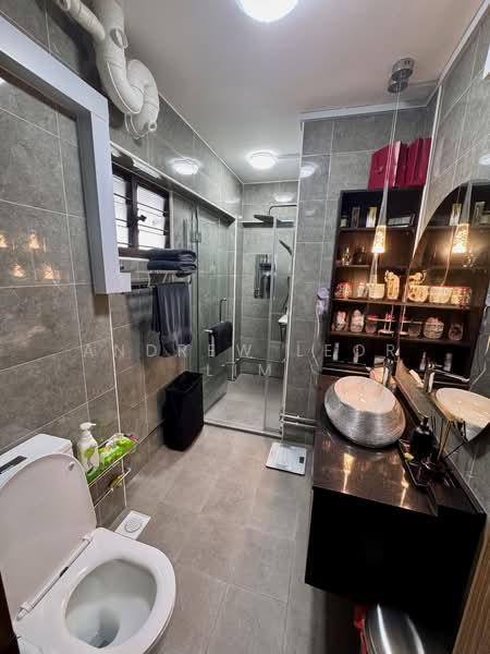 154 Yung Ho Road, 154 Yung Ho Road, 3 Bedrooms, 1,636 sqft, HDB Flat For Sale, by Andrew Leor Lim, 500121384 - Bathroom - PropertyGuru.com.sg