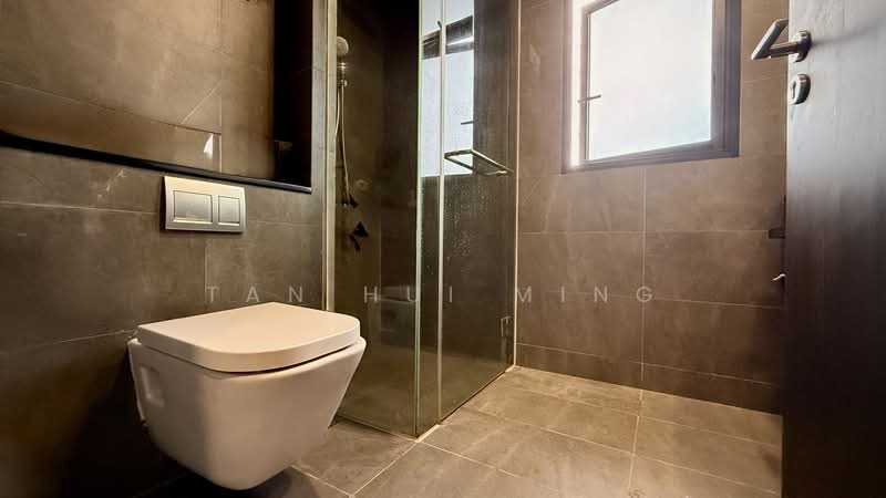 Park Colonial, 8 Woodleigh Lane, 2 Bedrooms, 624 sqft, Condominium For Sale, by Tan Hui Ming, 500121398 - Bathroom - PropertyGuru.com.sg