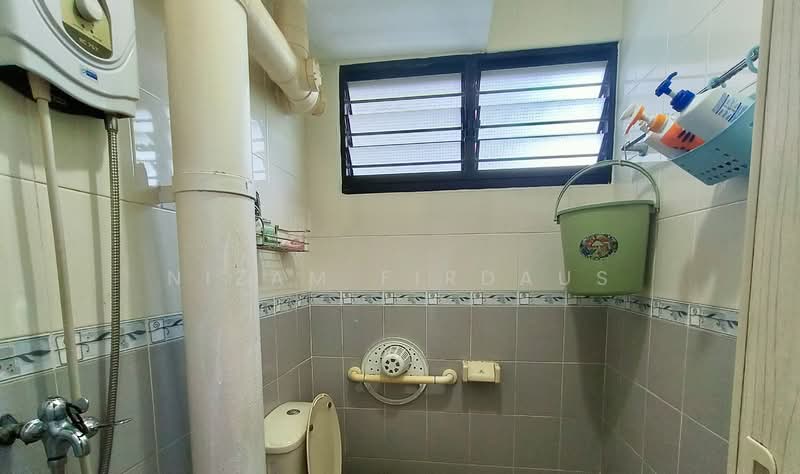 550 Ang Mo Kio Avenue 10, 550 Ang Mo Kio Avenue 10, 2 Bedrooms, 732 sqft, HDB Flat For Sale, by Nizam Firdaus, 500121401 - Bathroom - PropertyGuru.com.sg