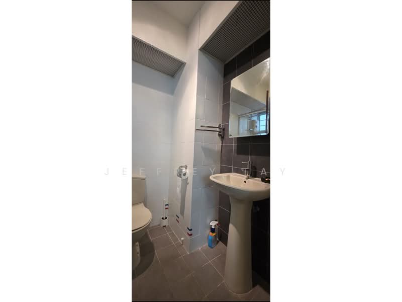18A Holland Drive, 18A Holland Drive, 2 Bedrooms, 721 sqft, HDB Flat For Sale, by Jeffrey Tay, 500121433 - Bathroom - PropertyGuru.com.sg