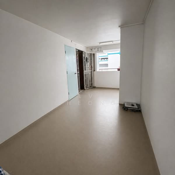 625 Jurong West Street 61, 625 Jurong West Street 61, 3 Bedrooms, 1,184 sqft, HDB Flat For Sale, by Kelvin Cheong, 500121452 - Spacious Corridor - PropertyGuru.com.sg