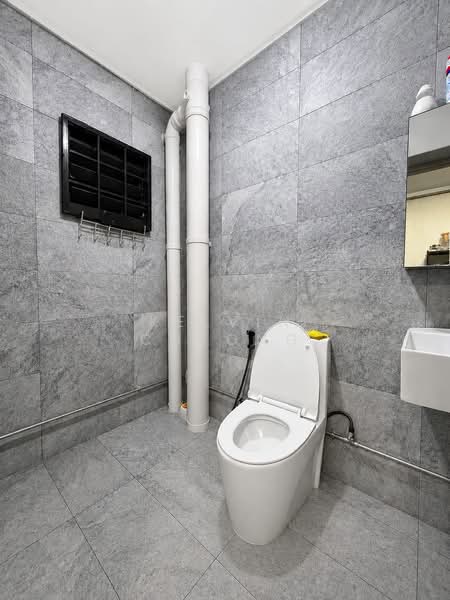 625 Jurong West Street 61, 625 Jurong West Street 61, 3 Bedrooms, 1,184 sqft, HDB Flat For Sale, by Kelvin Cheong, 500121452 - Bathroom - PropertyGuru.com.sg