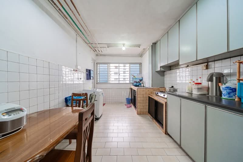 456 Jurong West Street 41, 456 Jurong West Street 41, 3 Bedrooms, 1,001 sqft, HDB Flat For Sale, by Madeline Tay, 500121457 - Kitchen - PropertyGuru.com.sg