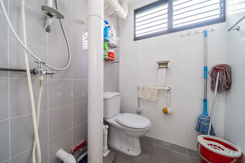456 Jurong West Street 41, 456 Jurong West Street 41, 3 Bedrooms, 1,001 sqft, HDB Flat For Sale, by Madeline Tay, 500121457 - Bathroom - PropertyGuru.com.sg