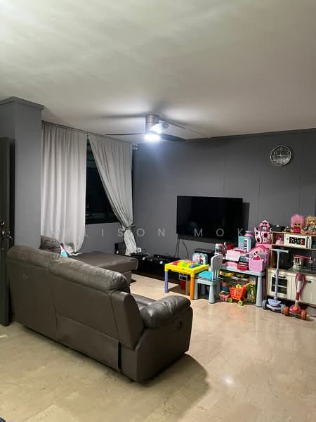 919 Hougang Avenue 4, 919 Hougang Avenue 4, 3 Bedrooms, 1,076 sqft, HDB Flat For Sale, by Alison Mok, 500121479 - Living Room - PropertyGuru.com.sg