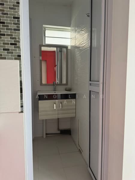 12 Upper Boon Keng Road, 12 Upper Boon Keng Road, 2 Bedrooms, 710 sqft, HDB Flat For Sale, by Yang Liang Tan, 500121482 - Bathroom - PropertyGuru.com.sg