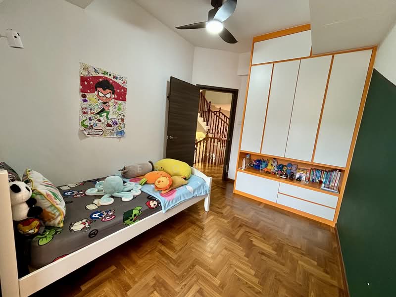 Loyang Villas, Loyang Rise, 5 Bedrooms, 3,000 sqft, Terraced House For Sale, by Jeron Lee, 500121524 - Bedroom 2 @ L2 - PropertyGuru.com.sg