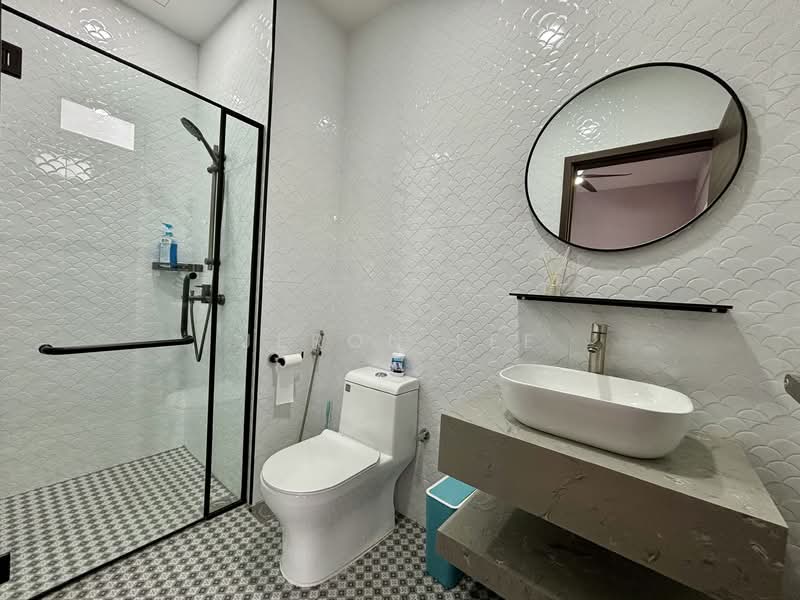 Loyang Villas, Loyang Rise, 5 Bedrooms, 3,000 sqft, Terraced House For Sale, by Jeron Lee, 500121524 - Bedroom 3 Ensuite - PropertyGuru.com.sg