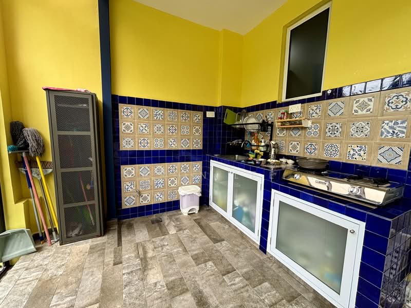 Loyang Villas, Loyang Rise, 5 Bedrooms, 3,000 sqft, Terraced House For Sale, by Jeron Lee, 500121524 - Wet Kitchen - PropertyGuru.com.sg