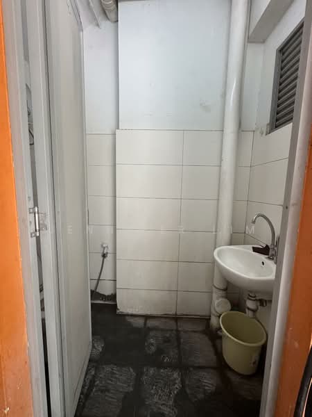 Synergy @ KB, 25 Kaki Bukit Road 4, Eunos / Geylang / Paya Lebar, 1,700 sqft, Factory / Workshop (B2) For Sale, by Jennifer Lim, 500121538 - Bathroom - CommercialGuru.com.sg