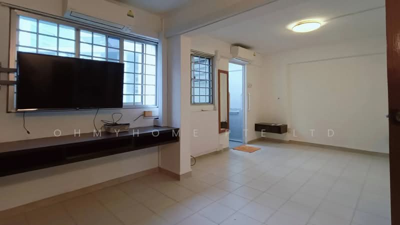 333 Serangoon Avenue 3, 333 Serangoon Avenue 3, 3 Bedrooms, 904 sqft, HDB Flat For Sale, by OHMYHOME PTE LTD, 500121545 - Living Room - PropertyGuru.com.sg