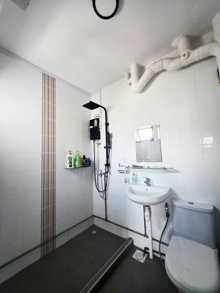 533 Hougang Avenue 6, 533 Hougang Avenue 6, 3 Bedrooms, 1,560 sqft, HDB Flat For Sale, by Nick Tan, 500121546 - Bathroom - PropertyGuru.com.sg