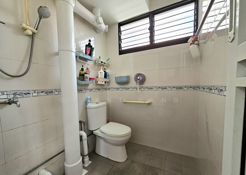 638 Ang Mo Kio Avenue 6, 638 Ang Mo Kio Avenue 6, 3 Bedrooms, 980 sqft, HDB Flat For Rent, by Garant Pang, 500121548 - Bathroom - PropertyGuru.com.sg