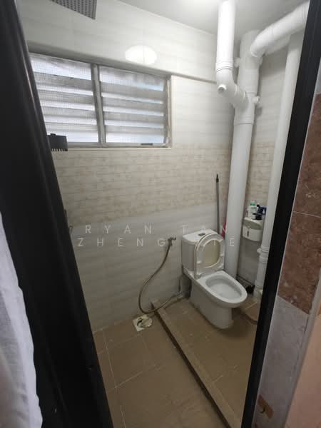 265 Yishun Street 22, 265 Yishun Street 22, Room Rental, 120 sqft, HDB Flat For Rent, by Ryan Tan Zheng Jie, 500121564 - Bathroom - PropertyGuru.com.sg