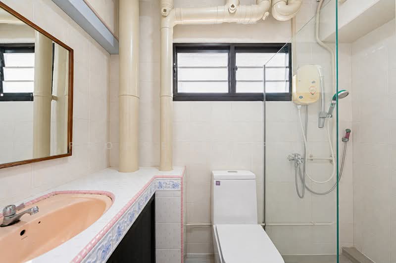 366 Corporation Drive, 366 Corporation Drive, 3 Bedrooms, 1,098 sqft, HDB Flat For Sale, by Gina Tow, 500121597 - Bathroom - PropertyGuru.com.sg