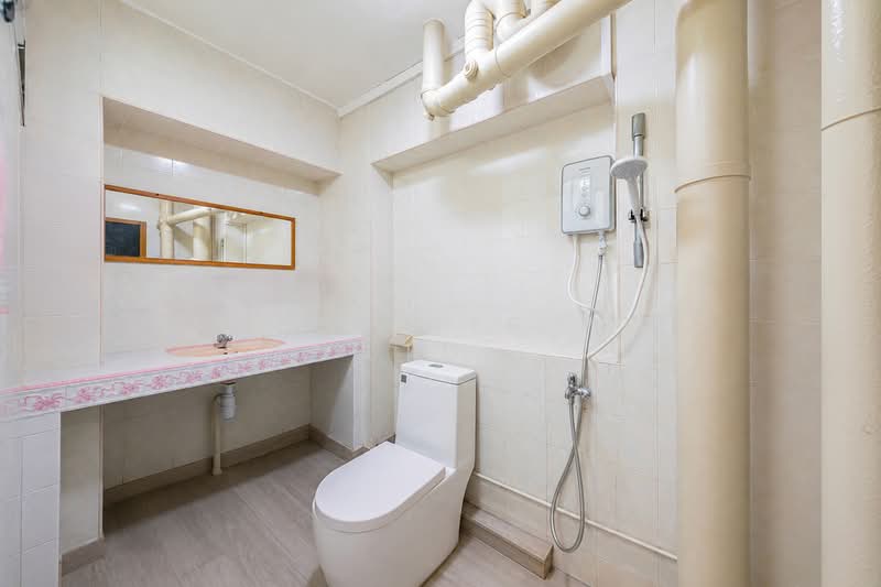 366 Corporation Drive, 366 Corporation Drive, 3 Bedrooms, 1,098 sqft, HDB Flat For Sale, by Gina Tow, 500121597 - Bathroom - PropertyGuru.com.sg