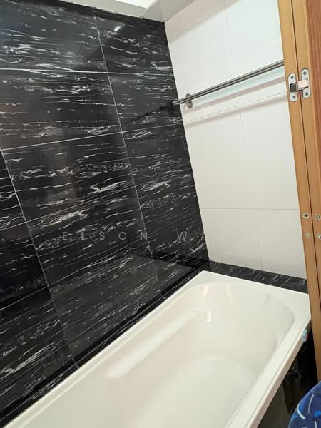 463A Bukit Batok Street 41, 463A Bukit Batok Street 41, 3 Bedrooms, 1,216 sqft, HDB Flat For Rent, by Elson Wang, 500121599 - Bathroom - PropertyGuru.com.sg