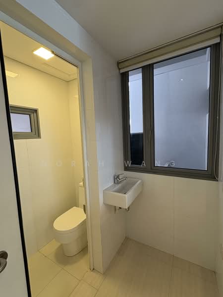Woodhaven, 71 Woodgrove Avenue, 3 Bedrooms, 1,173 sqft, Condominium For Sale, by Norah Wang, 500121604 - Bathroom - PropertyGuru.com.sg